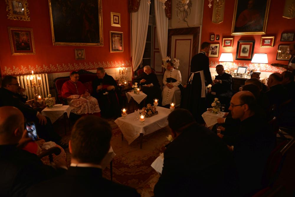 Apéritif au salon Cardinal Martelli