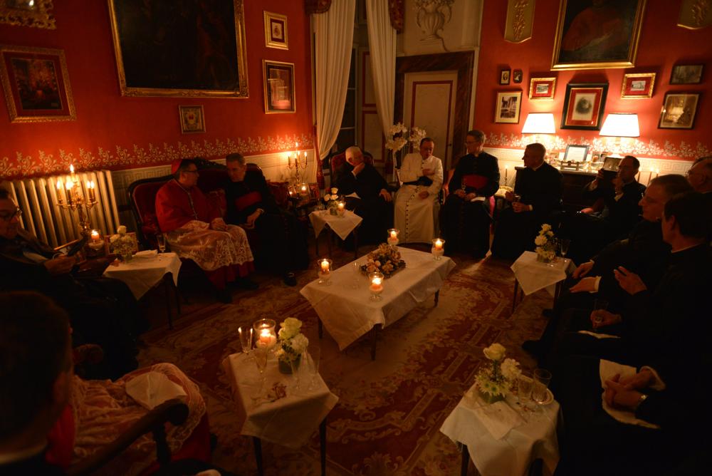Apéritif au salon Cardinal Martelli