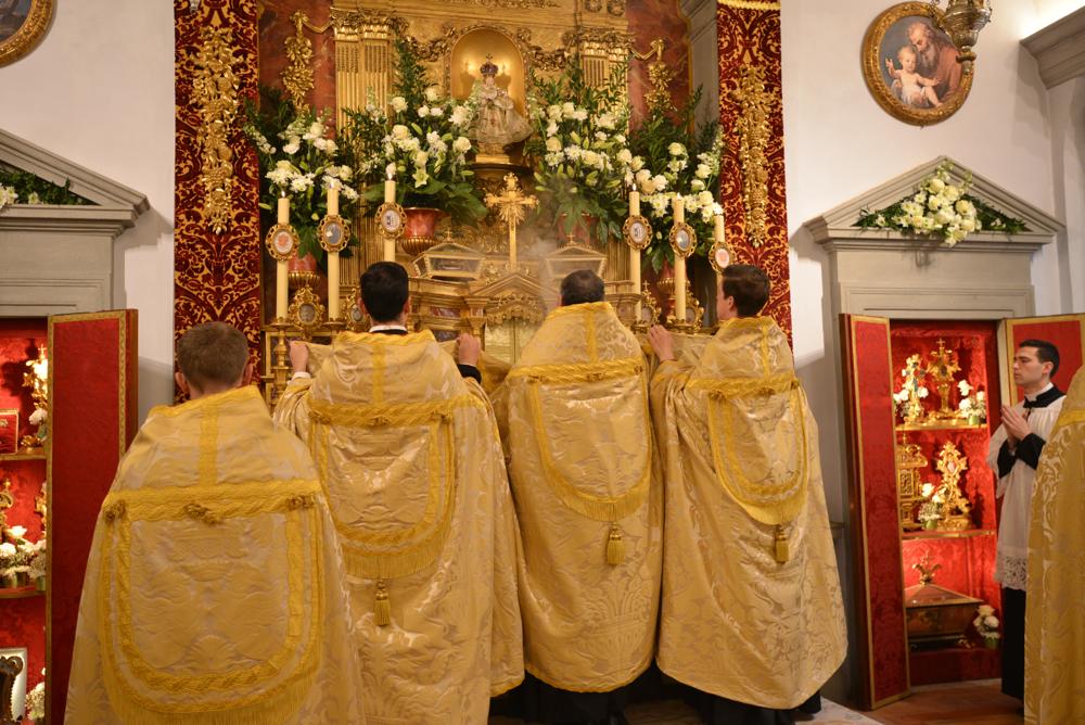 Encensement de la croix
