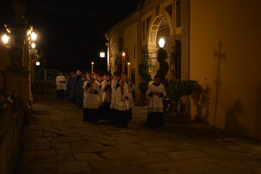 Procession au baptistère