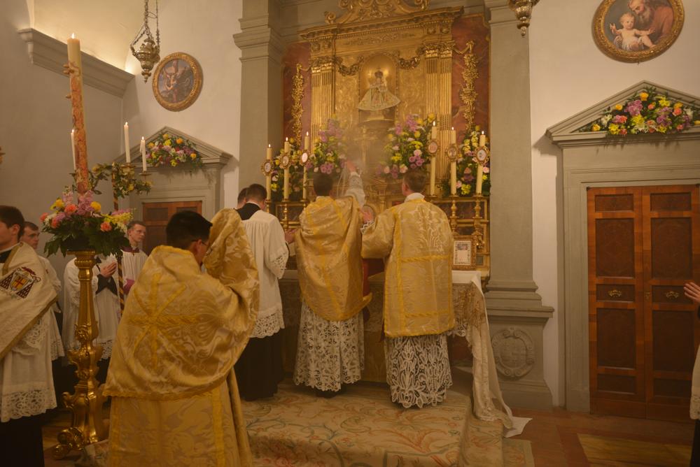 Encensement de la croix