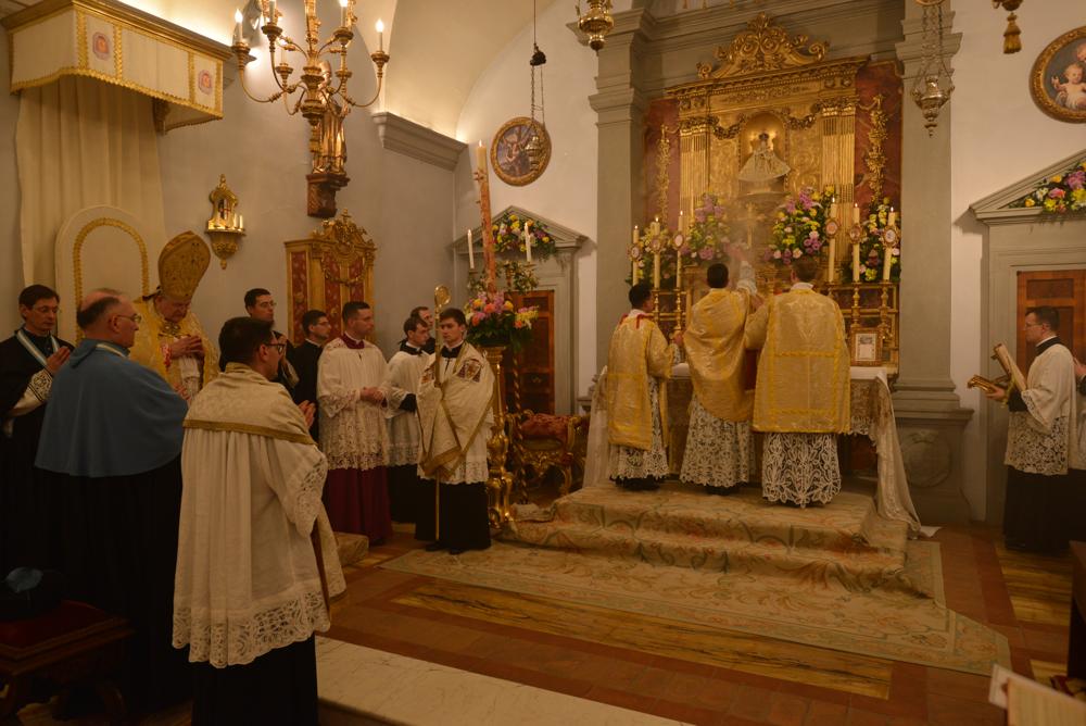 Encensement de la croix