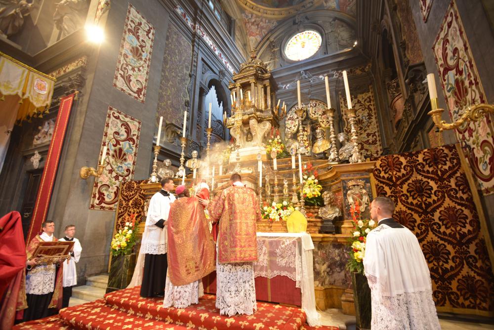 Encensement de la croix