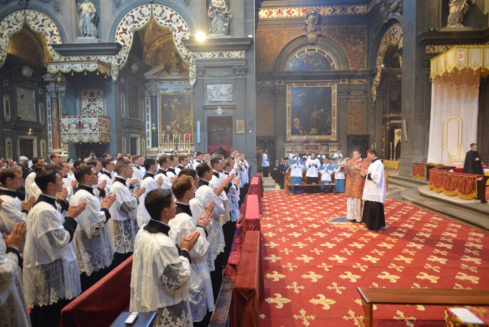 Encensement des nouveaux ordonnés