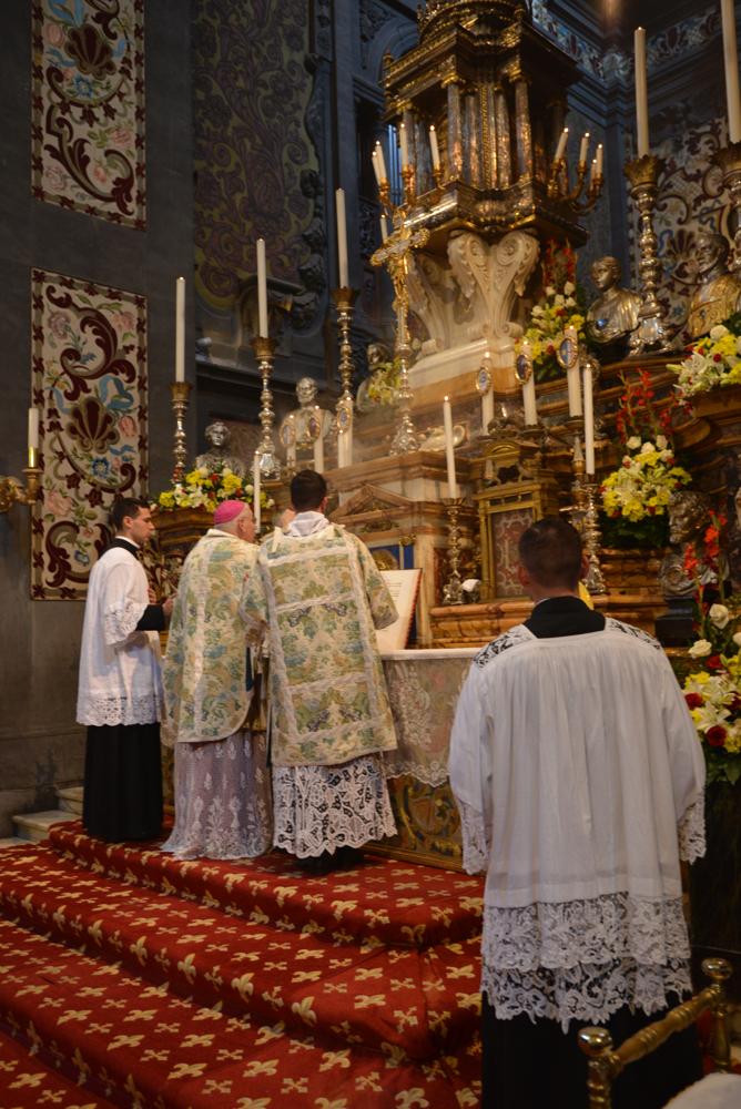 Encensement de la croix