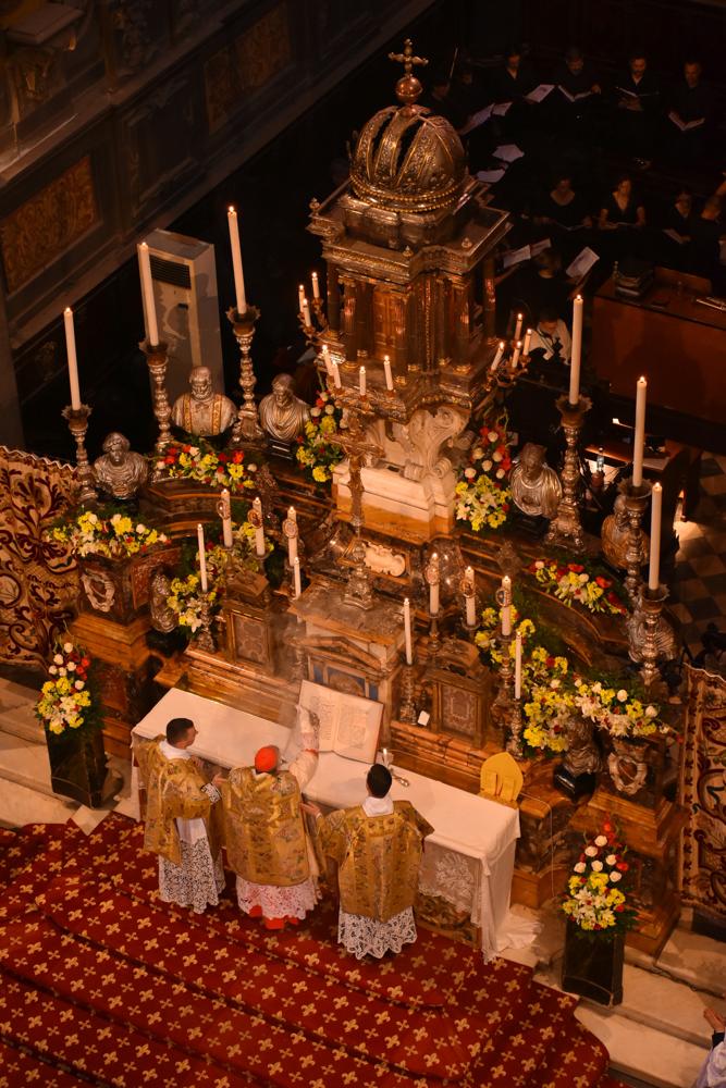 Encensement de la croix