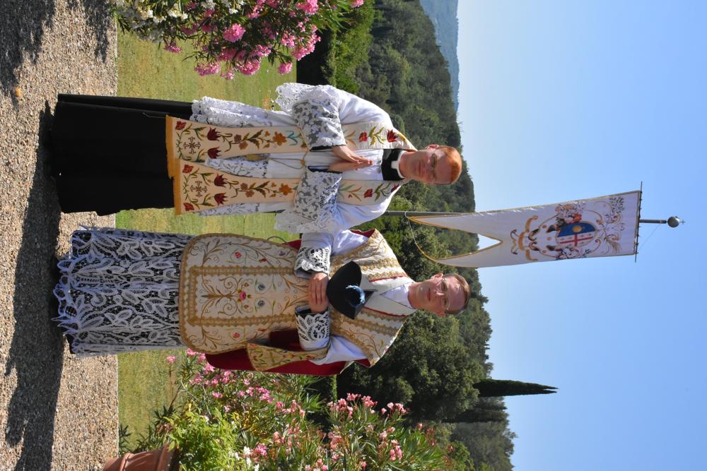 Monsieur le chanoine J. McCowen avec son frêre prêtre, Monsieur le chanoine M. McCowen