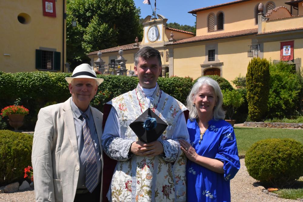 Monsieur le chanoine Bredemann avec ses parents