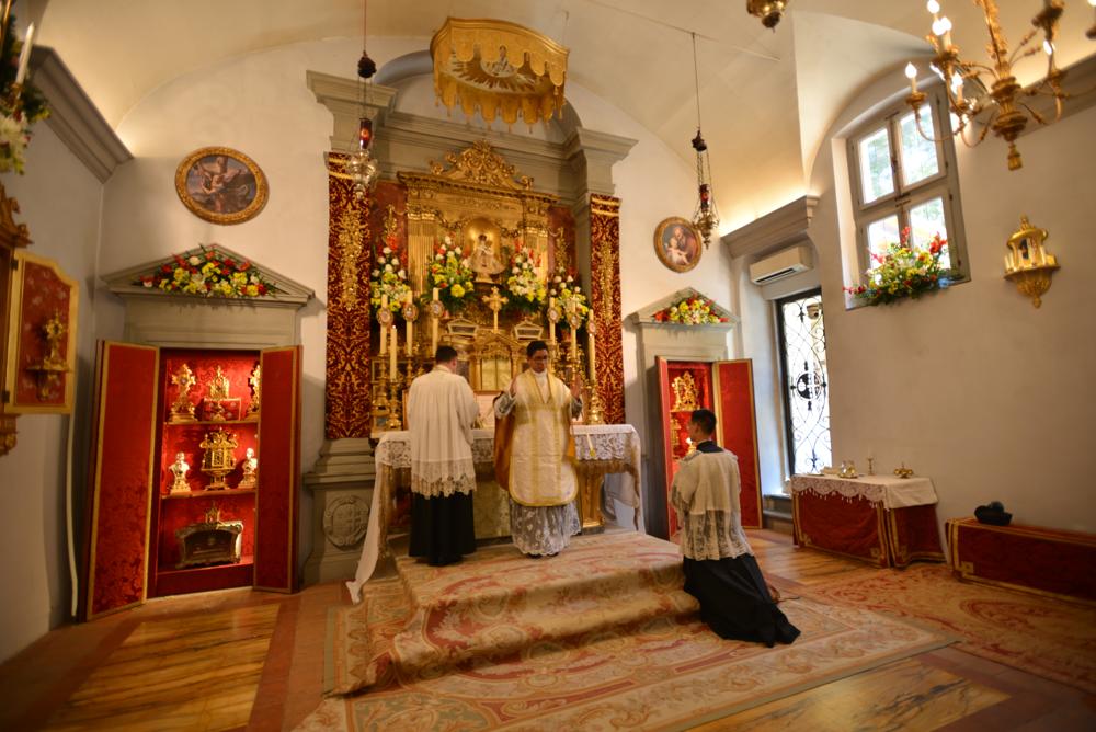<i>Dominus vobiscum</i>