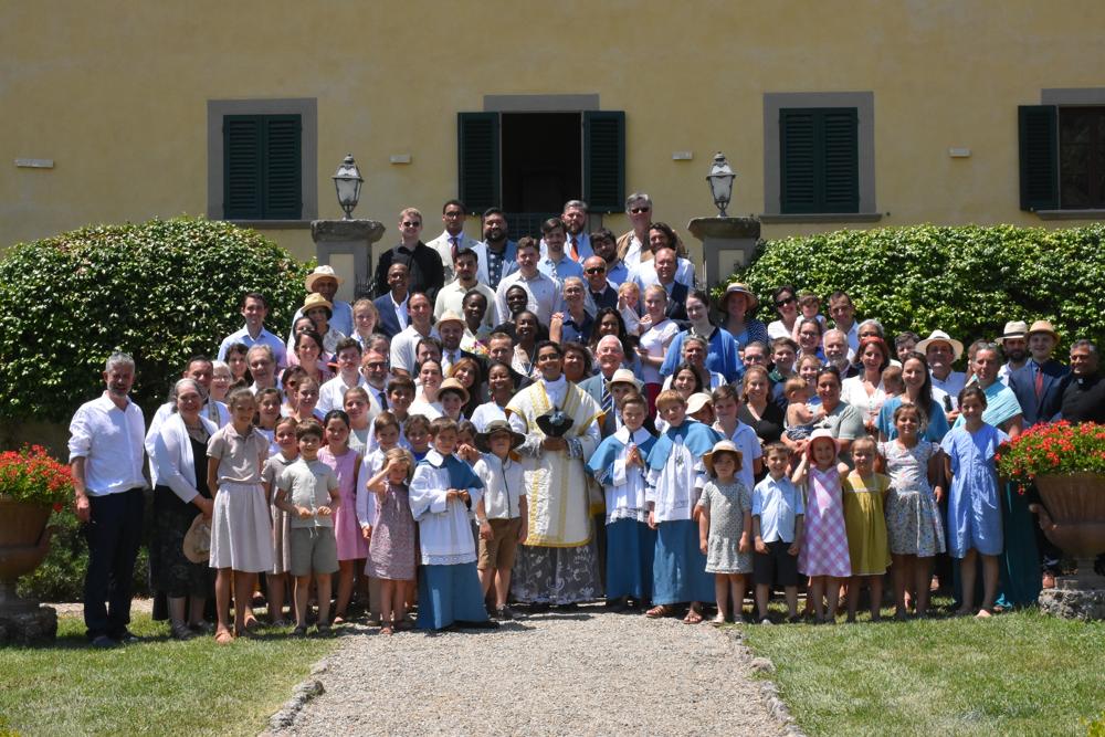 Photo de famille avec les fidèles de Bruxelles et de Limoges