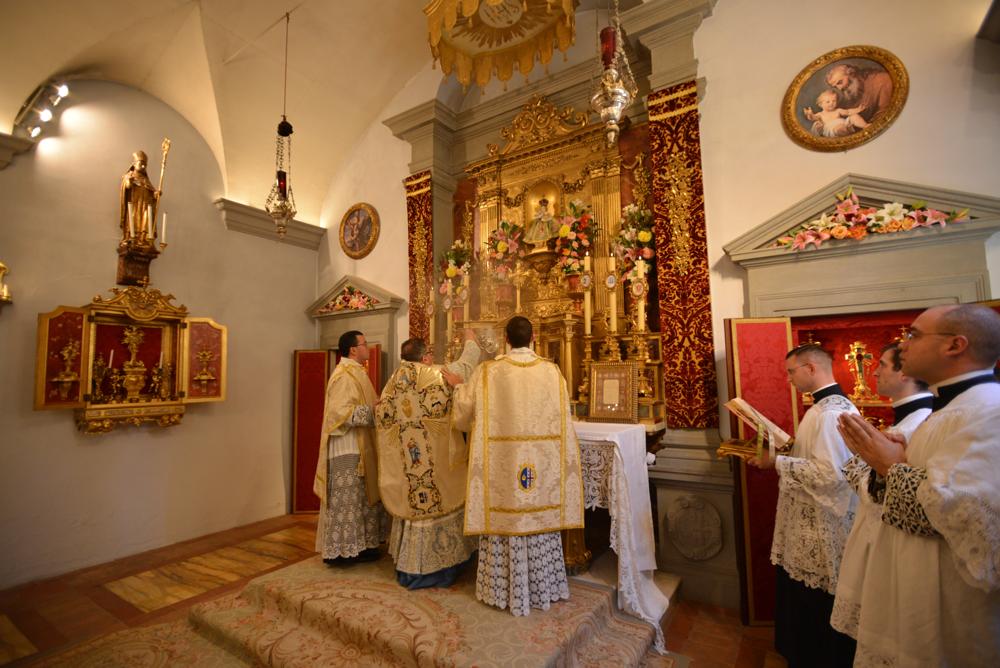 Encensement de la croix