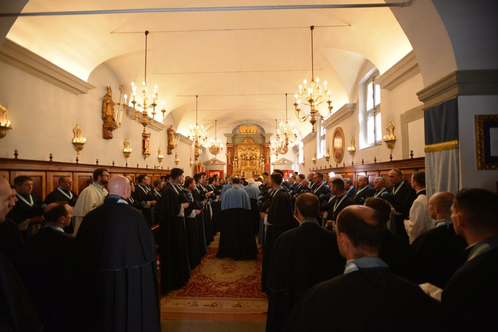 Entrée à la chapelle