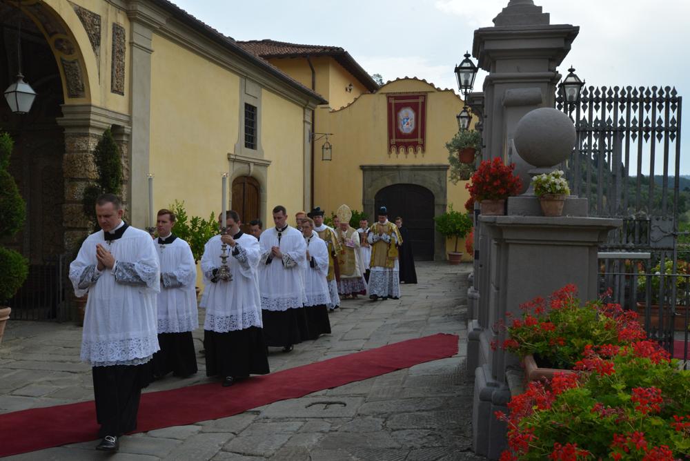 Entrée du Pontife célébrant