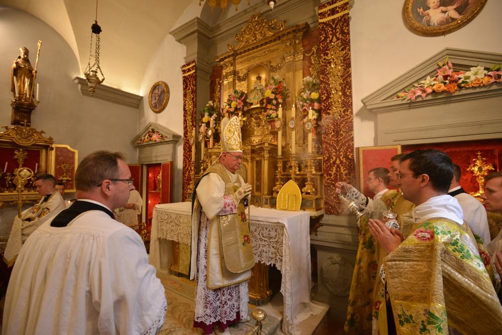 Encensement du Pontife célébrant