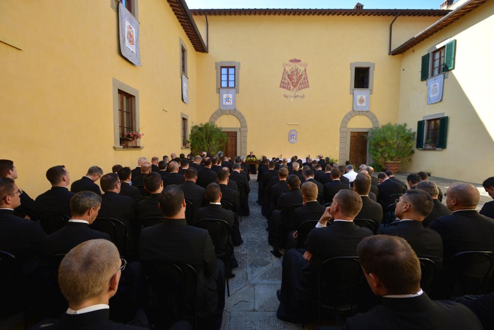 Conférence de M<sup>gr</sup> Schmitz Vicaire Général dans l&rsquo;Institut