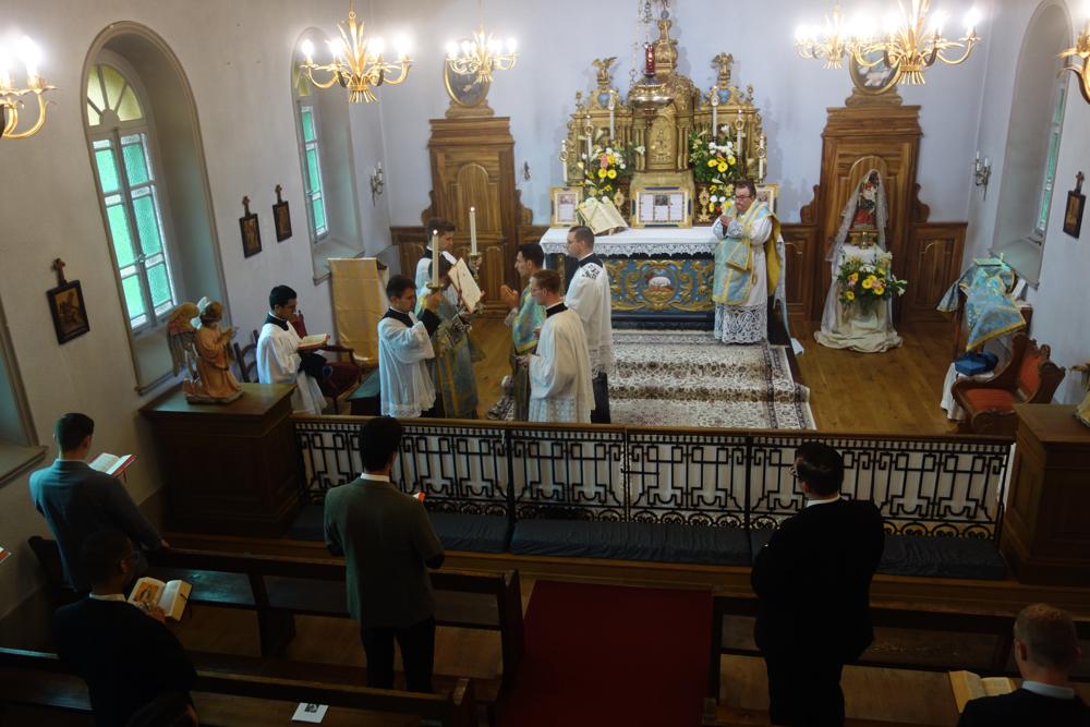 Messe Solennelle célébrée par Monseigneur le Prieur Général