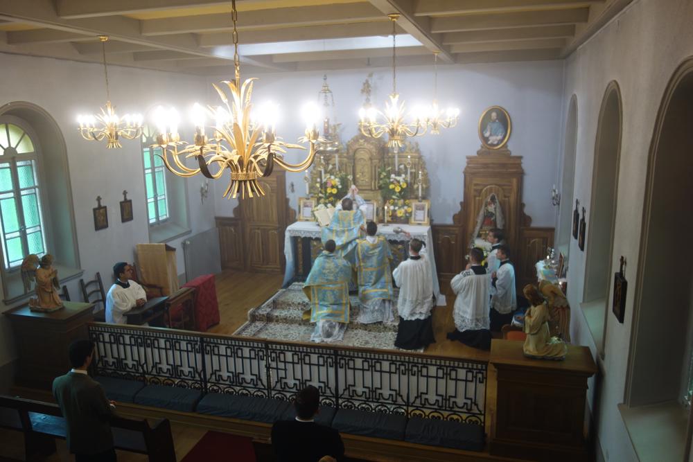 Messe Solennelle célébrée par Monseigneur le Prieur Général