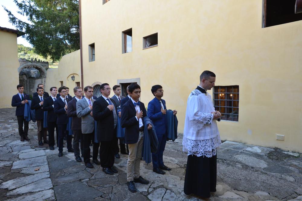 Les Postulants auprès du Chanoine Louis Poucin de Wouilt, Préfet de la Première Année