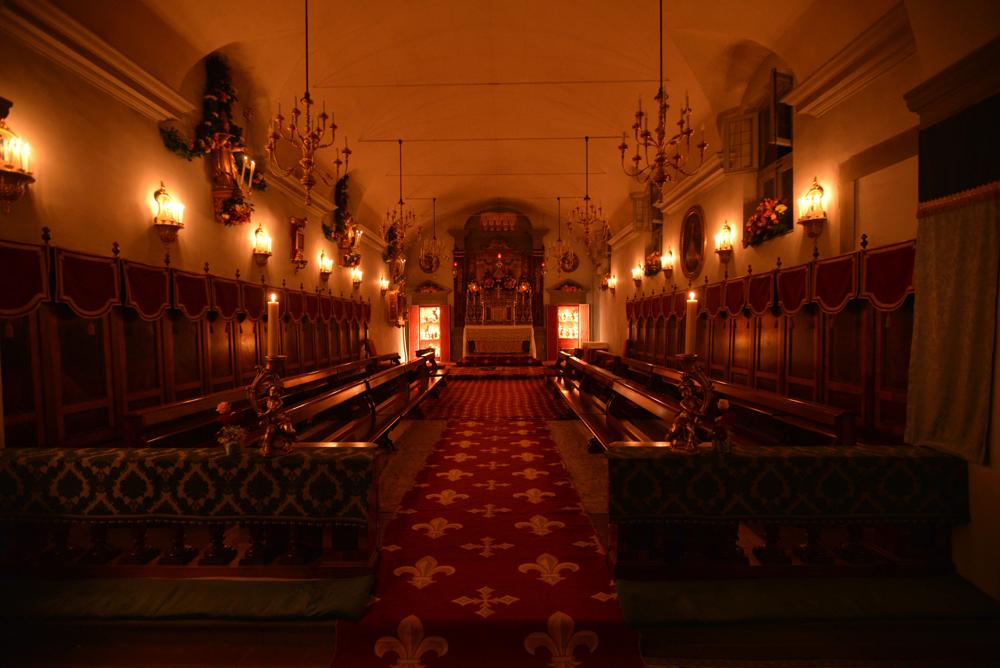 Chapelle préparée pour les complies