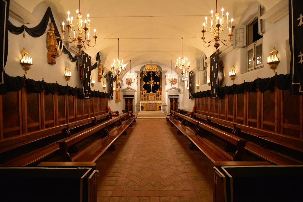 Chapelle ornée pour l&rsquo;Office des morts