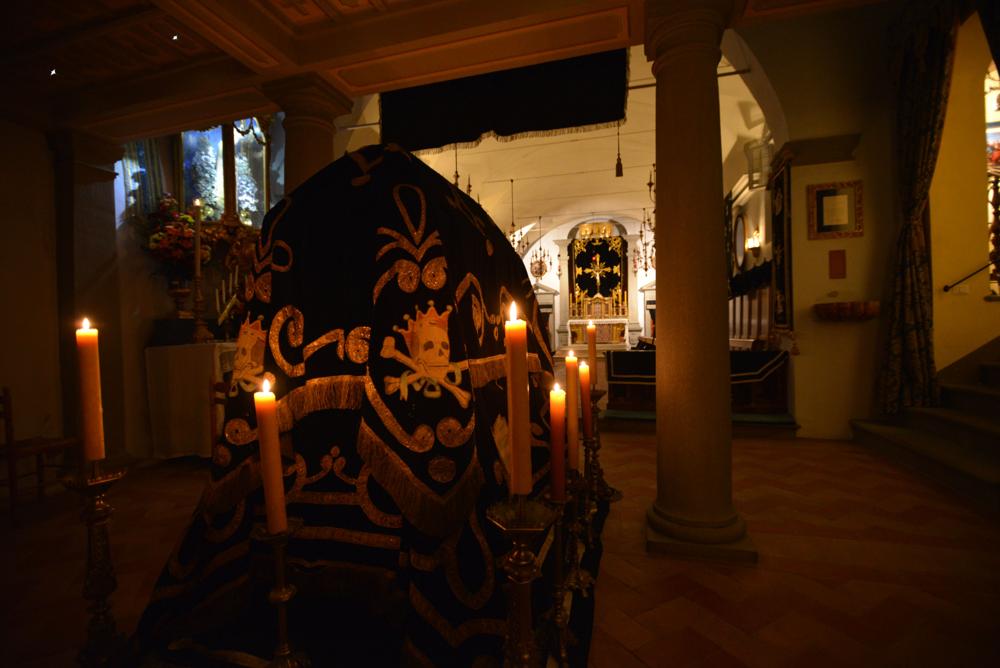 Chapelle ornée pour l&rsquo;Office des morts