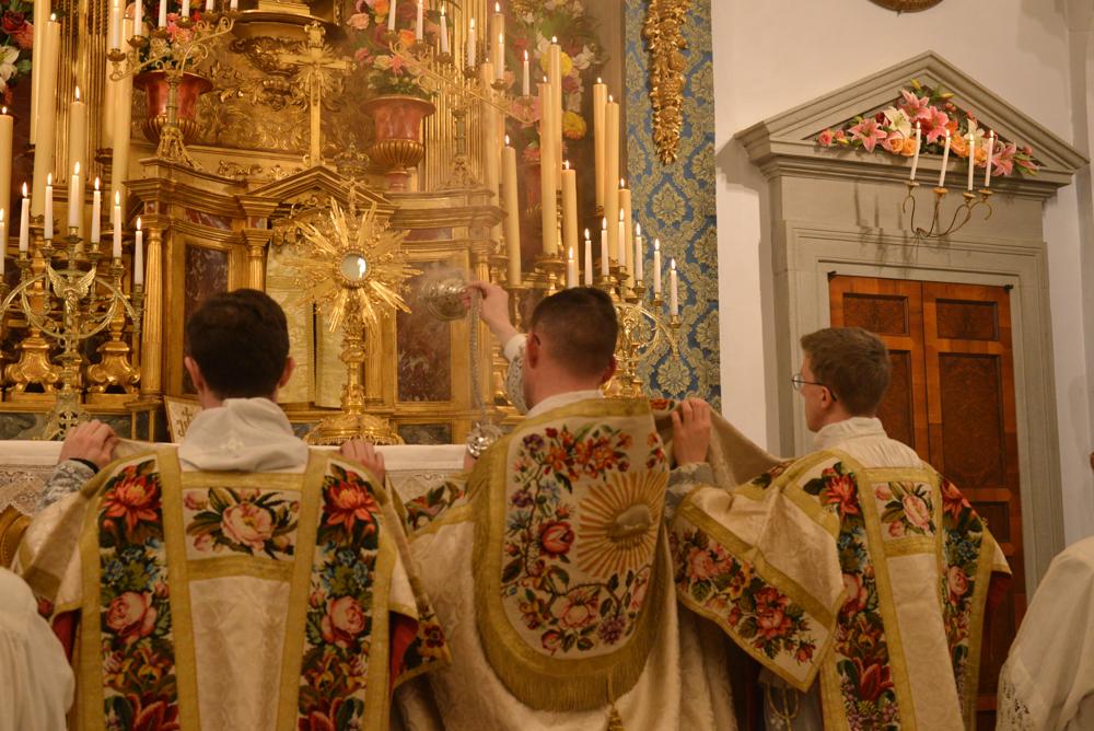 4<sup>e</sup> jour de la neuvaine<br/>Salut du Saint-Sacrement