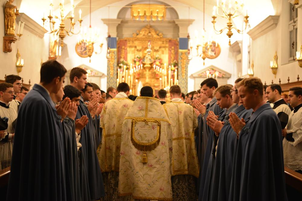 5<sup>e</sup> jour de la neuvaine<br/>Salut du Saint-Sacrement