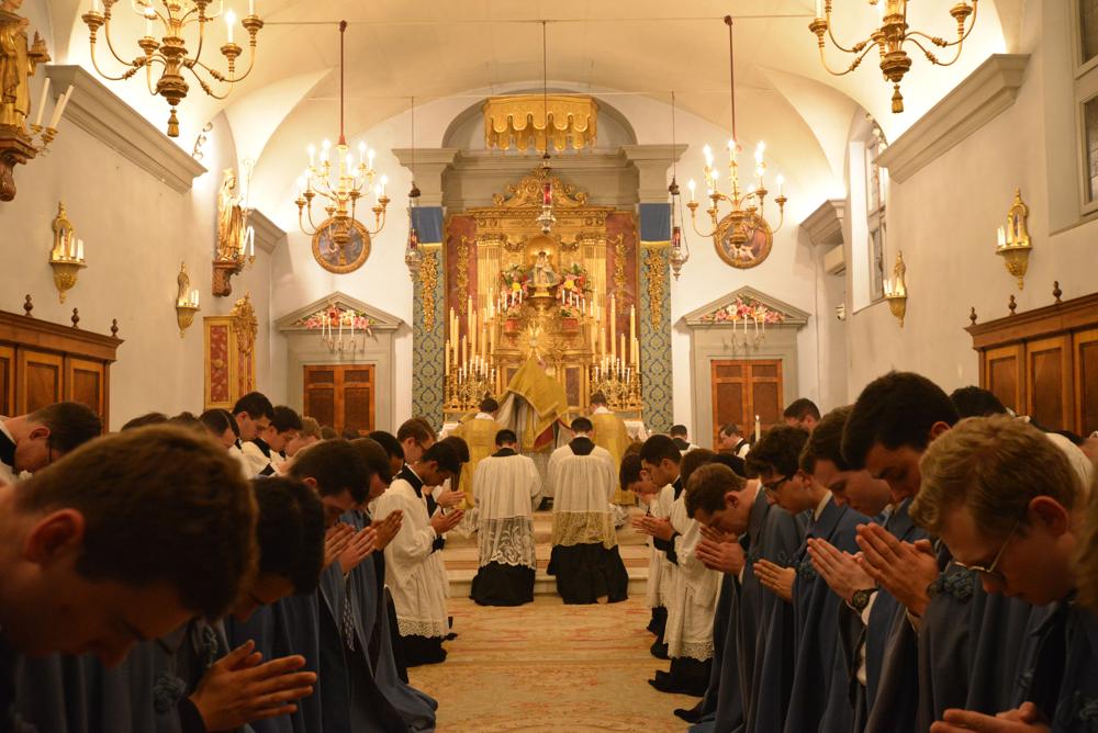 9<sup>e</sup> jour de la neuvaine<br/>Salut du Saint-Sacrement