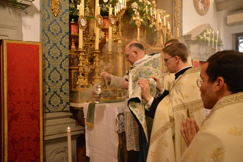 Encensement de l&rsquo;autel