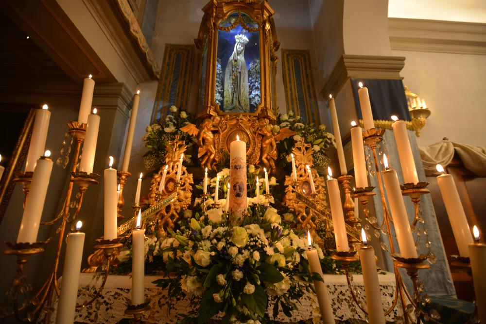 L&rsquo;autel de Notre-Dame décoré pour la fête