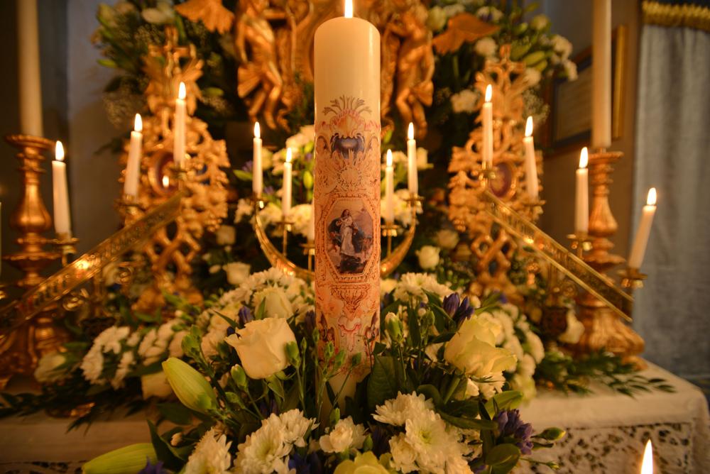 L&rsquo;autel de Notre-Dame décoré pour la fête