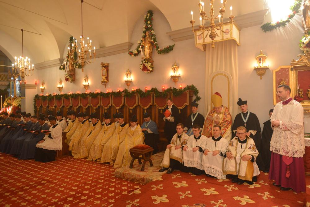 La messe est suivie des Laudes semi-pontificales