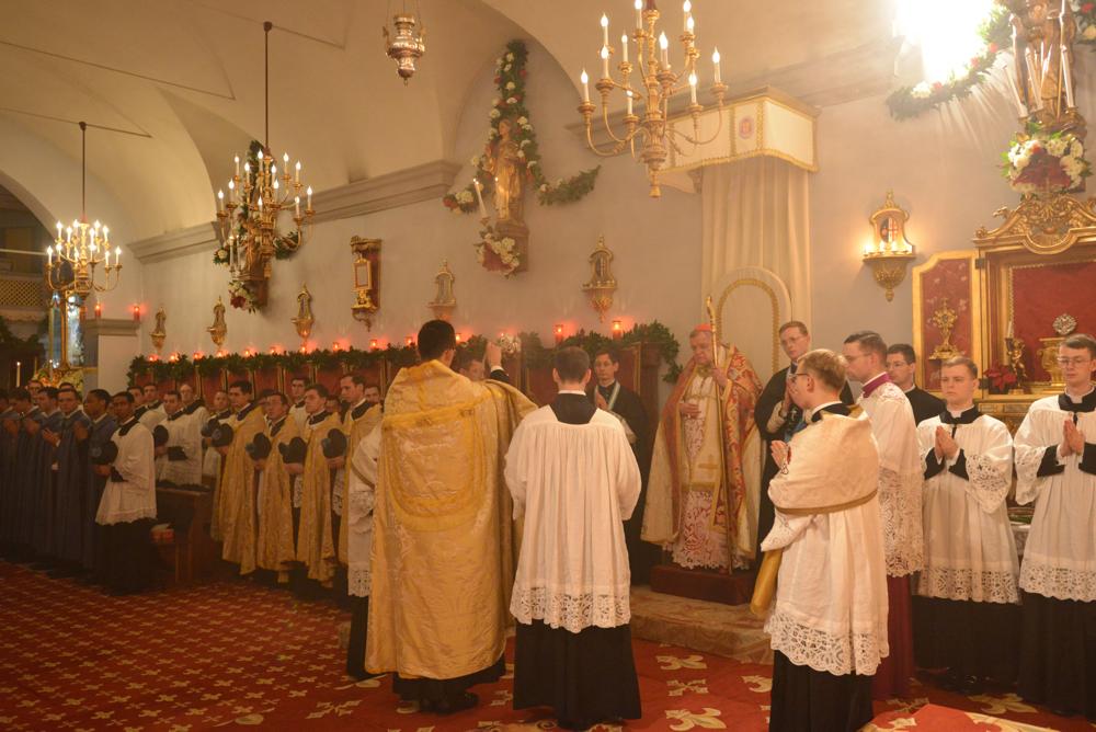 Encensement d&rsquo;un des diacres assistants