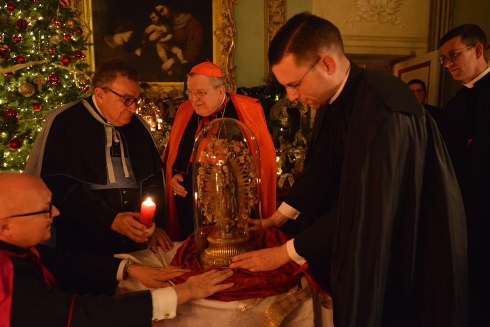 Cadeau pour le cardinal : une statue de Notre-Dame de Guadalupe