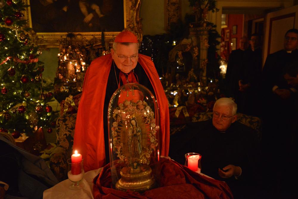 Cadeau pour le cardinal : une statue de Notre-Dame de Guadalupe