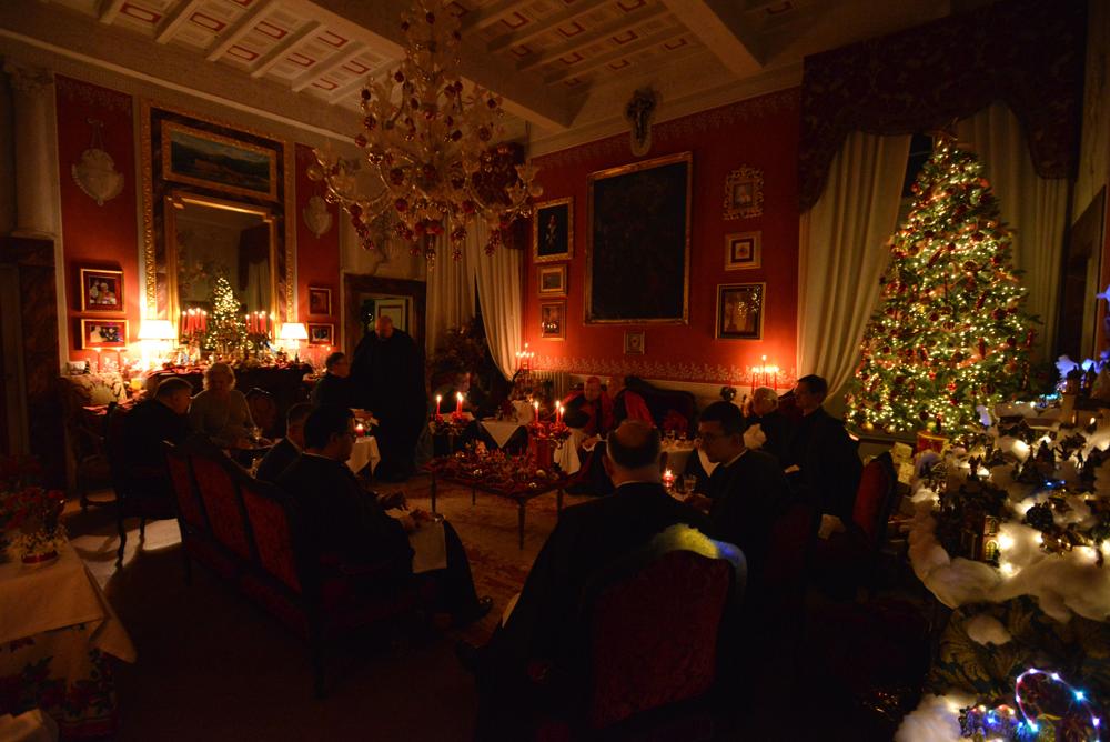 Buffet dans la salle du Trône et les salons