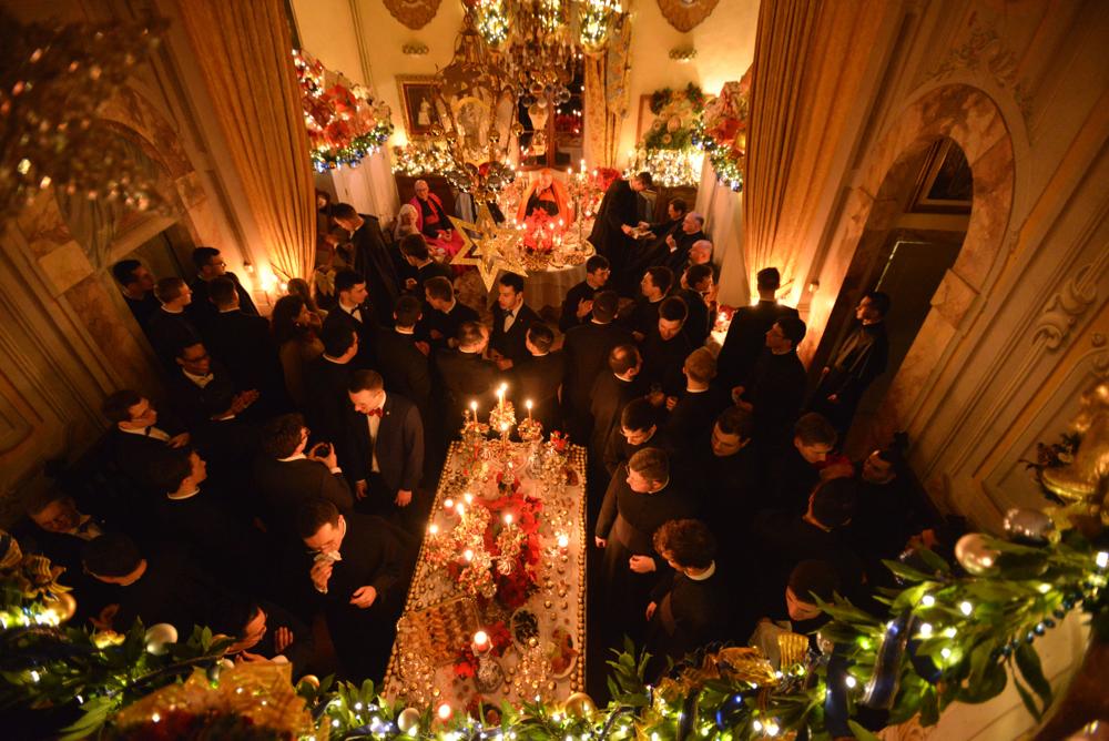 Buffet dans la salle du Trône et les salons