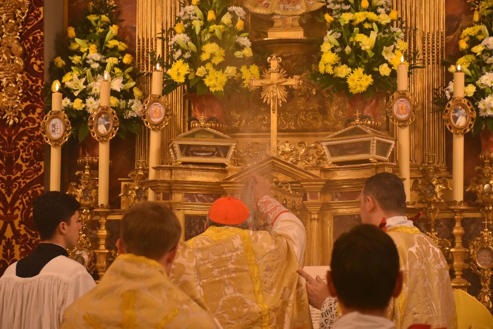 Encensement de la croix