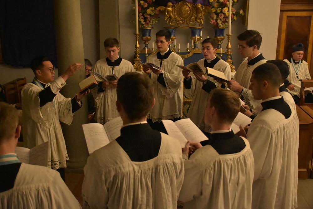 Chant d&rsquo;un répons par une schola