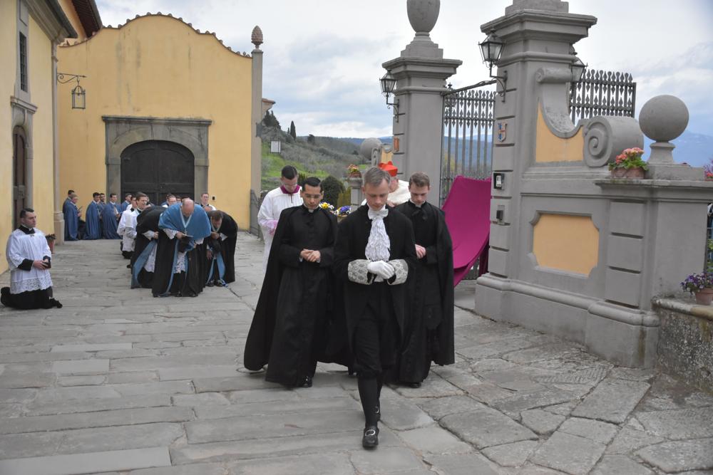Entrée du Pontife