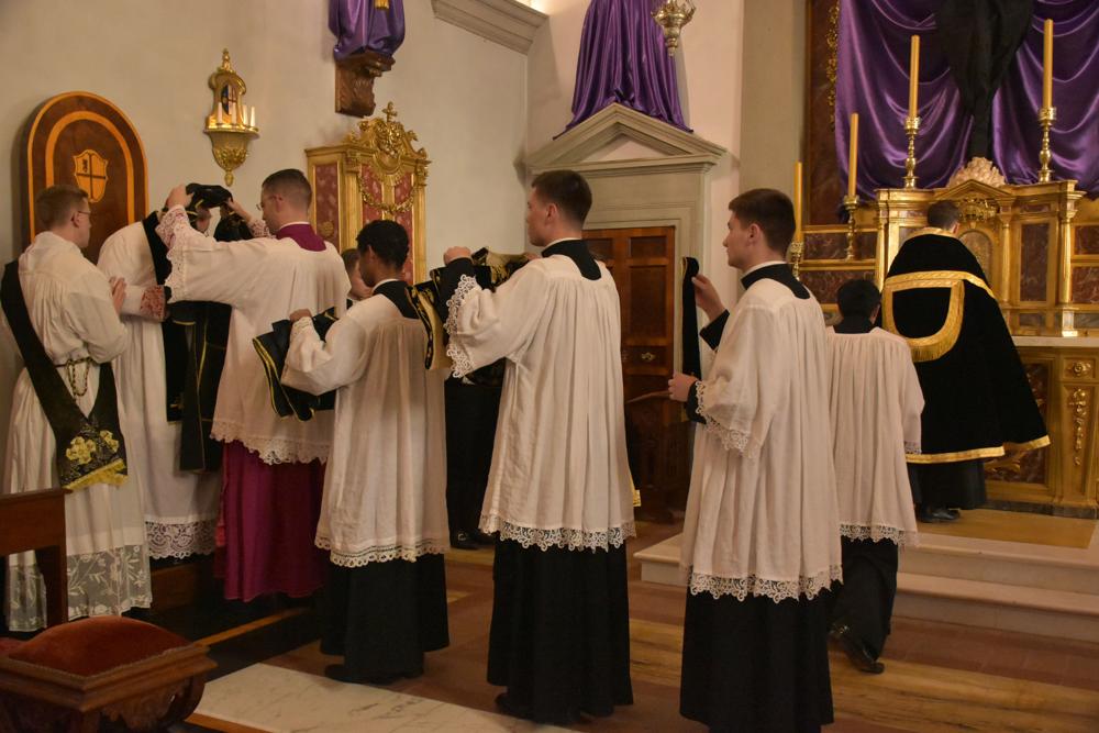 Habillement du Pontife