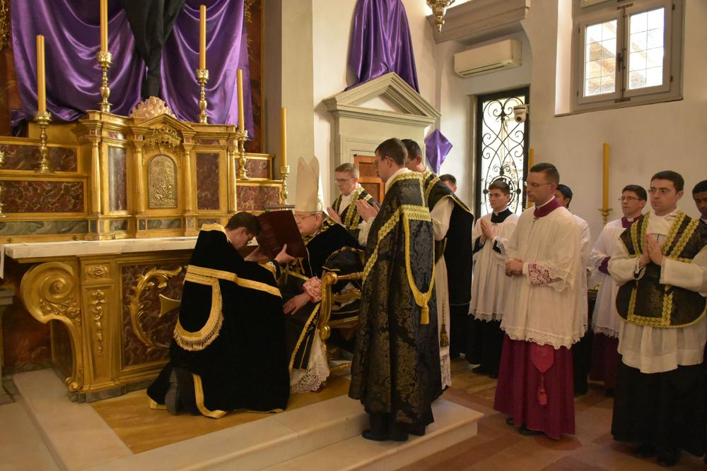 Lecture de la leçon et du Trait par le Pontife