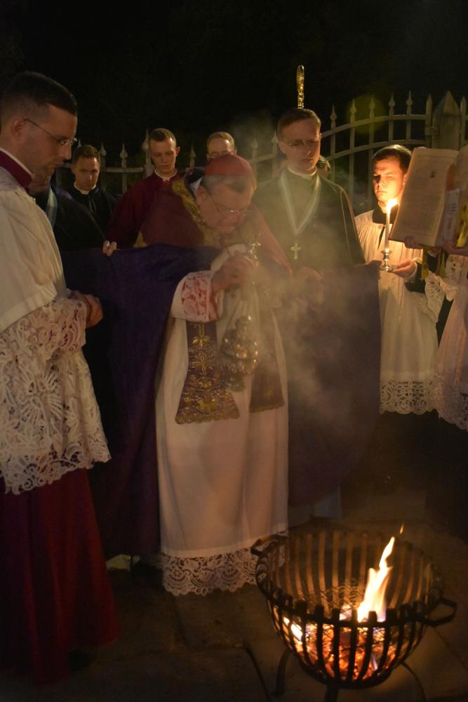 Encensement du feu nouveau