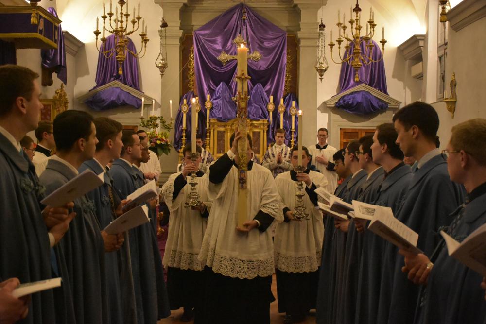Procession au baptistère