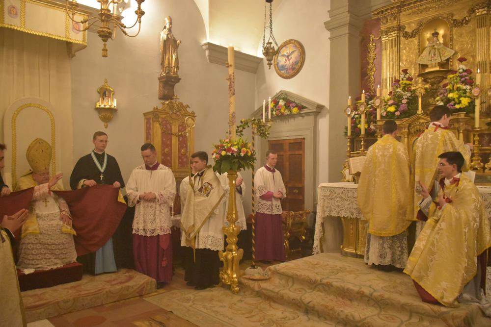 Bénédiction de l&rsquo;eau par le Pontife