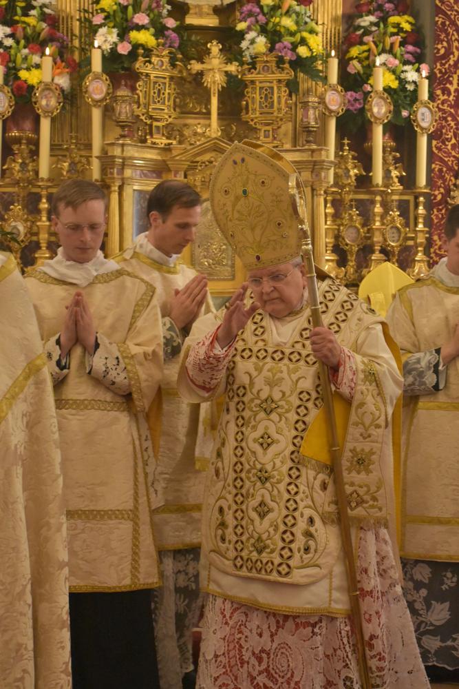 Le Pontife retourne au trône