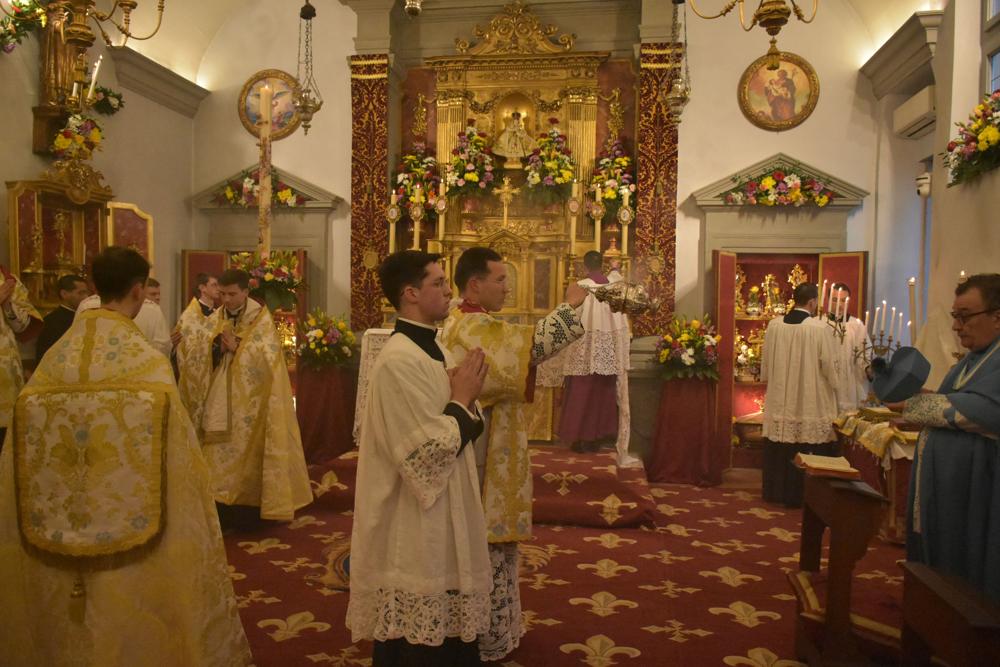 Encensement du Mgr le Prieur Général